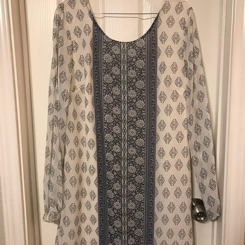 Adorable dress with back cut out